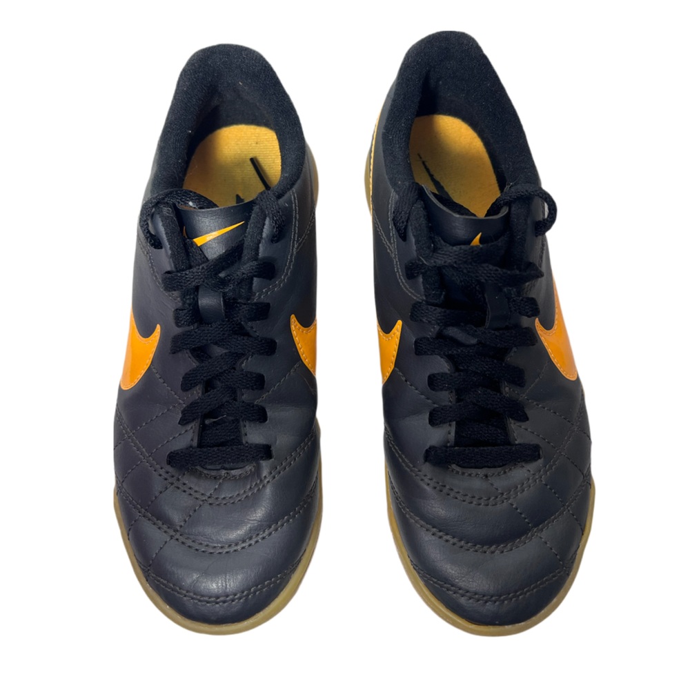 Nike Youth Indoor Soccer Shoes Black Orange Gum Sole Size 2Y - Picture 9 of 10